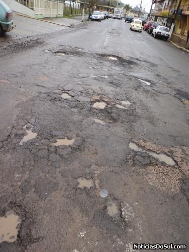 Com as chuvas de inverno, o trecho fica bastante comprometido (Foto: Cathierine Hoffmann)