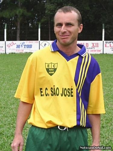Alzir, meia do E.C. São José (Foto: Laerce)