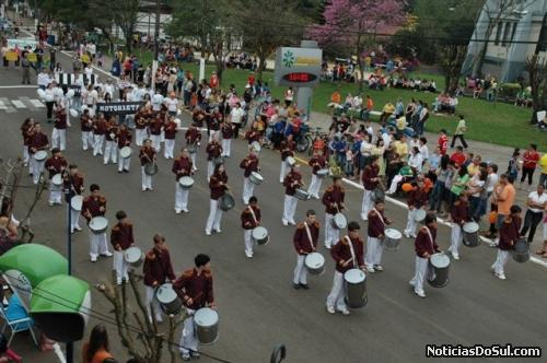Banda da escola São Salvador (Foto: photoArte)