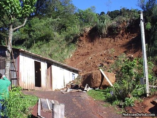 Casa atingida em Linha Comprida (Foto: João Canisio Hoffmann)