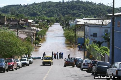 Visão da água que invadiu a cidade (Foto: Divulgação)