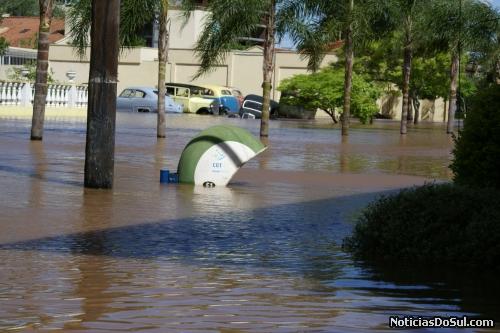 Água nas ruas da cidade (Foto: Divulgação)
