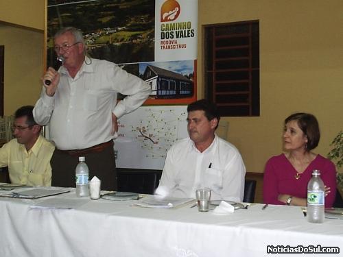 Prefeito Mário Rohr em discurso (Foto: Expressão Regional)