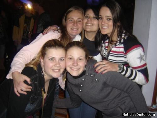 Muitas pessoas estiveram no pub na sexta 31 (Foto: Arquivo)