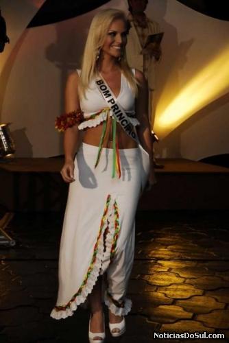 Vanira durante uma apresentação (Foto: Site Miss RS 2008)