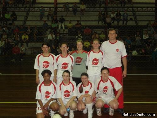 Equipe feminina Mega Embalagens disputa contra Naturovos (Foto: Assessoria de Salvador do Sul)