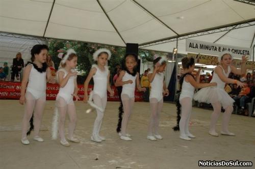 Apresentação das crianças (Foto: PhotoArte)