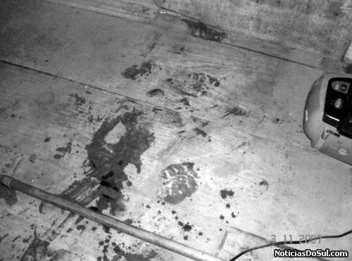  Marcas do tênis deixadas no local serviram de prova (Foto: Polícia de Salvador do Sul)