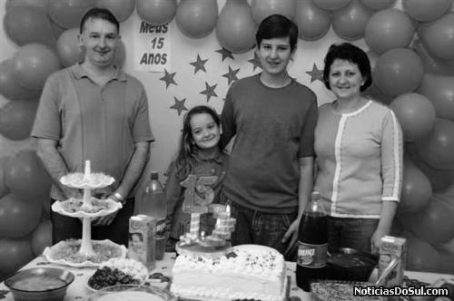 Tiago Schneider e família (PhotoArte) (Foto: PhotoArte)