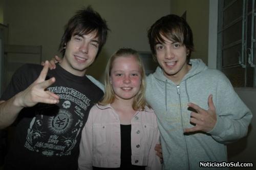 NxZero com fã (Foto: PhotoArte)