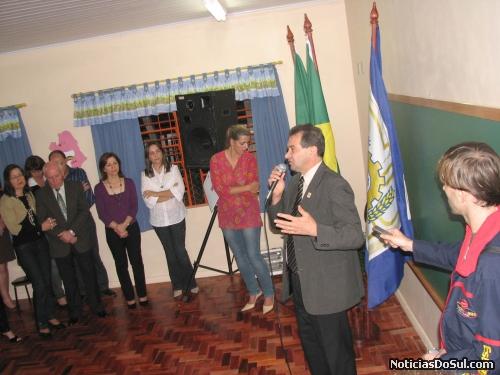 Prefeito faz seu pronunciamento (Foto: romildo)