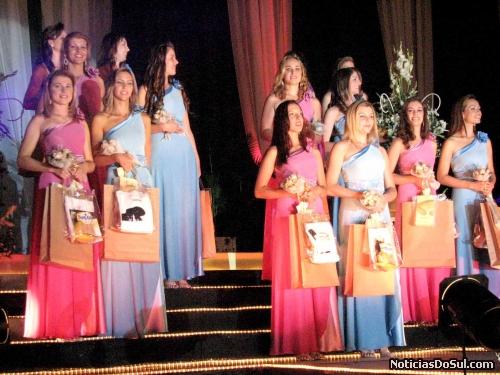 Todas as candidadtas recebem brindes (Foto: romildo)