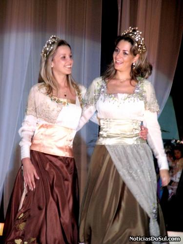 Lauren e Virg[ínia se preparam para a sua despedida (Foto: romildo)