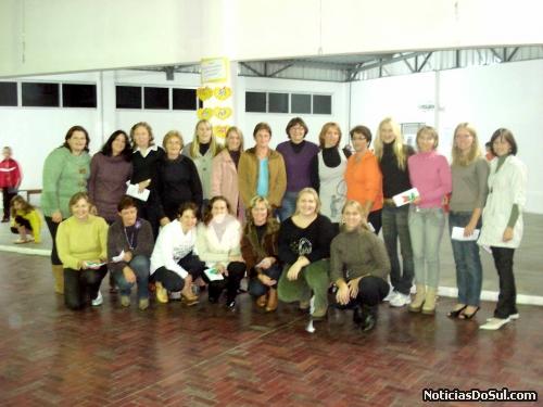 Agradecendo à ex-professoras (Foto: juares)