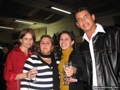 Grupo de Goianos presente no Festiqueijo manifesta sua alegria (Foto: romildo)