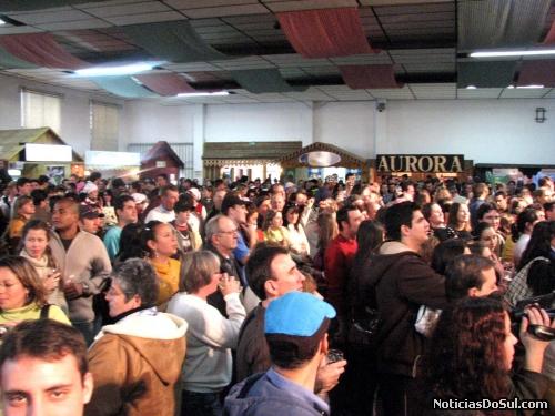 o público manteve o salão sempre cheio e se divertiu sempre com muita alegria (Foto: romildo)