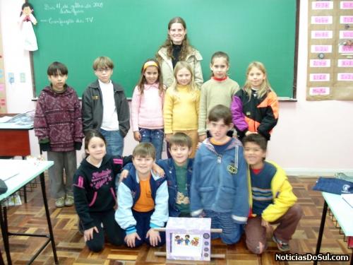 Ana Paula com os alunos do terceiro ano (Foto: Divulgaçãoi)