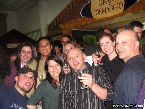 Caxienses preferiram a van, para poder festejar à vontade (Foto: romildo)