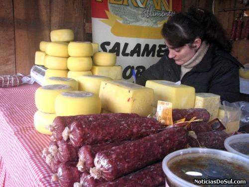 a feira das agroindústrias oiferece muitos produtos para so visitantes (Foto: romildo)