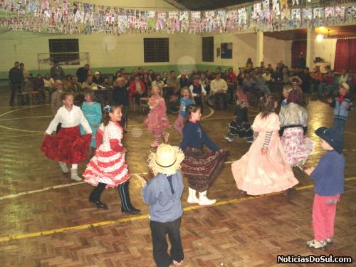 A alegria aprossegue com apresentações (Foto: Divulgação/JA)