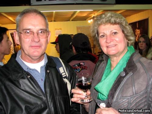 Casal de Ponta Grossa vem pela primeira vez incentivado por amigos (Foto: romildo)