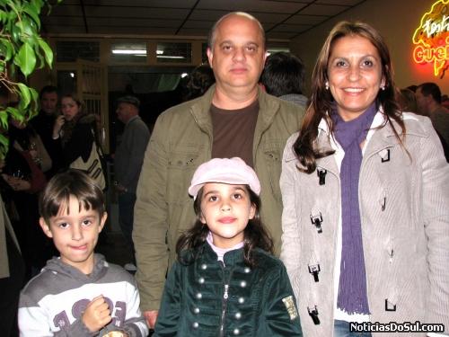 Família de Criciuma-SC, participa pela primeira vez do festiqueijo (Foto: romildo)