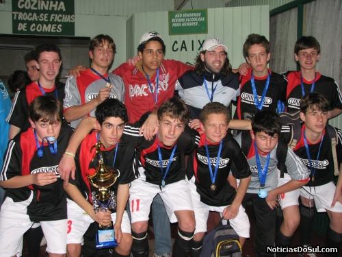 Equipe OMA Landrosul, campeã na categoria 96-97-98 (Foto: romildo)