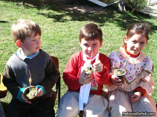 Criança e a roda do Chimarrão (Foto: Divulgação SE)