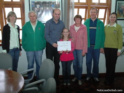 Prefeita Bruna acompanhada do prefeito e Vice (Foto: PhotoArte)