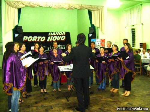 Coral da Linha Francesa alegra os ouvidos dos presentes (Foto: Bê)