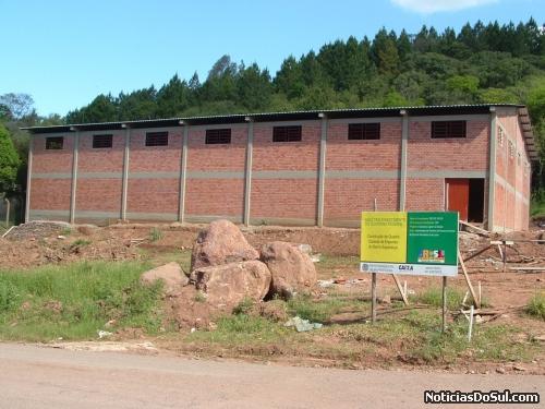 Ginásio de esportes do bairro esperança (Foto: Cleo)