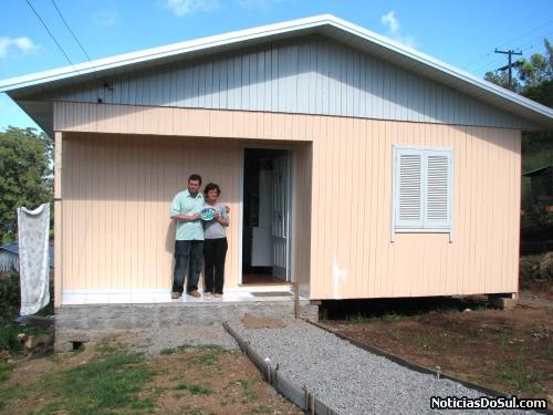 Mais uma casa enytregue ao feliz proprietário (Foto: romildo)