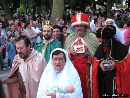 O terno de Reis lembra os reis que visitaram Jesus (Foto: romildo)