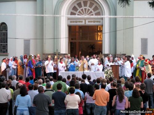 Todos participaram da Celebra Eucarística, juntamento com o povo (Foto: romildo)