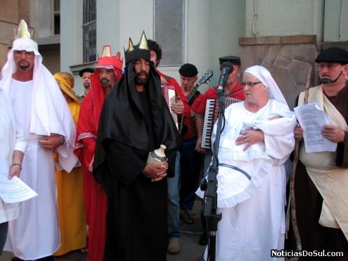 ais um grupo caracterizado, presente no encontro (Foto: romildo)