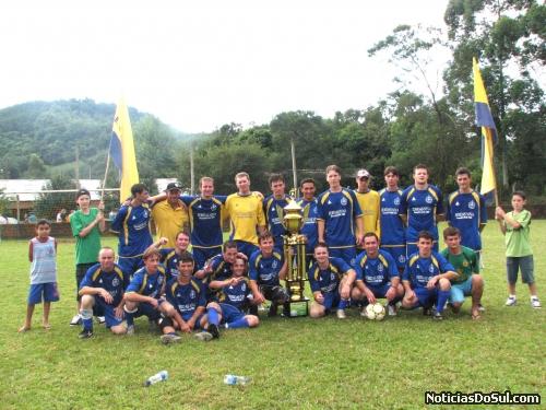 Equipe do E C São José-Babilônia, campeão da Taça Emancipação categoria Titulares (Foto: romildo)