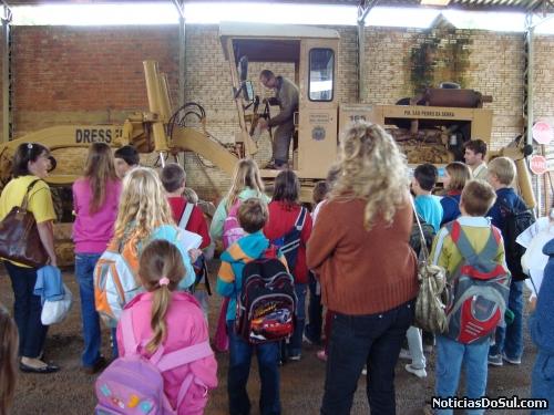 Aproveitam também para conhecer as máuinas e seu funcionamento (Foto: divulgaçãosp)