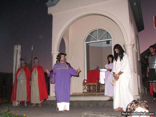 Pilatos condena Jesus à morte e declara-se inocente do sangue deste justo (Foto: romildo)