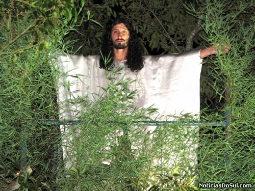 Cristo agora ressurge, pois derrotou a morte, nos lembrando que também ressurgiremos um dia para a glória de Deus (Foto: romildo)