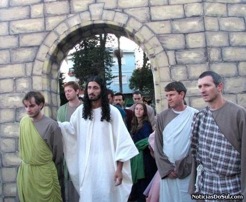 Jesus é recebido trinfulmente em Jerusalém pelo povo humilde (Foto: romildo)
