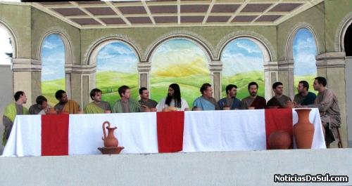 Comemorar a Páscoa com os discípulos, foi o que desejou Jesus nesta última ceia, na quinta-feira santa (Foto: romildo)