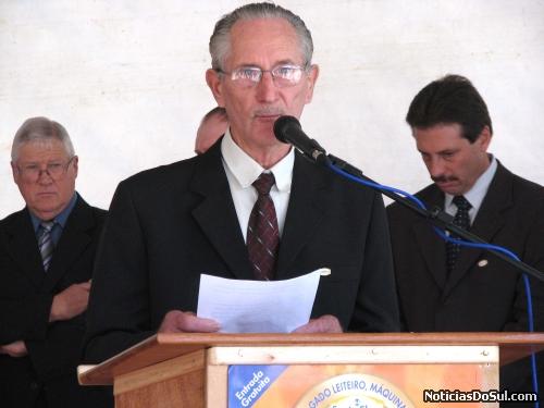O presidente da ooperativa Santa Clara fala da importância da feira e da Coperativa (Foto: romildo)