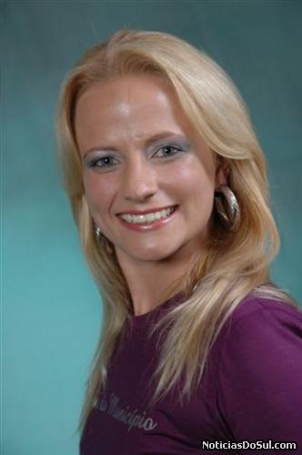 Tamires Franzen – 21 anos – representante da Jumitur Agência de Viagens e Turismo (Foto: PhotoArte)