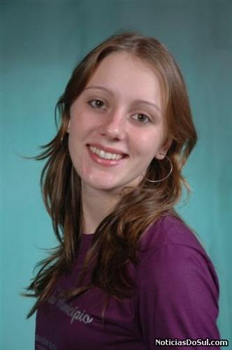 Denise Paula Follmann – 16 anos – representante da Granja Renato Mossmann e do Salão de Beleza Novo Visual; (Foto: PhotoArte)