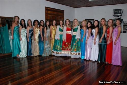 As 13 candidatas no coquetel (Foto: PhotoArte)
