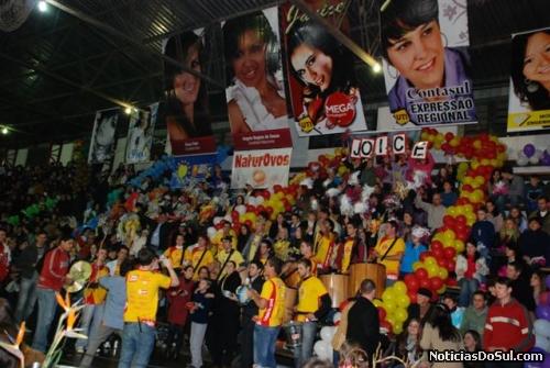 A melhor torcida foi da candidata Joice Rhoden (Foto: PhotoArte)