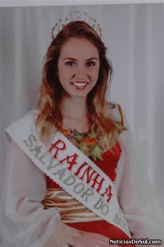 Soberanas da 7ª Festur entregam a coroa