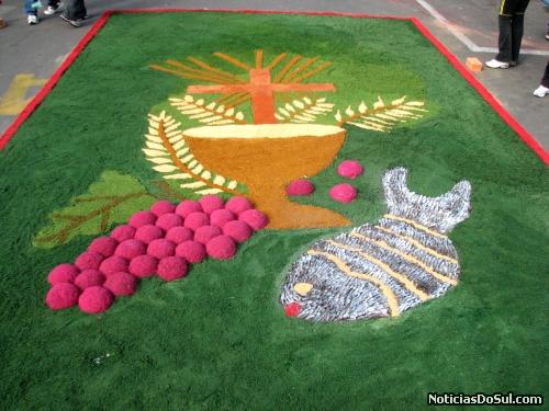 Os simbolos feitos para homenagear a Cristo se sucederam e são muitos mas todos feitos com muito carinho (Foto: romildo)