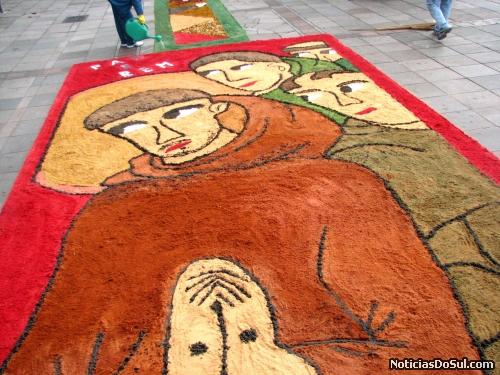 A Paz também é lembrada nas palavras de São Francisco, cuja imagem foi reproduzida (Foto: romildo)