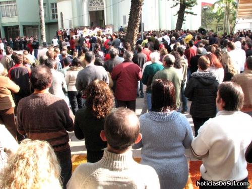 A celebração contou com a participação de milhares de pessoas (Foto: romildo)